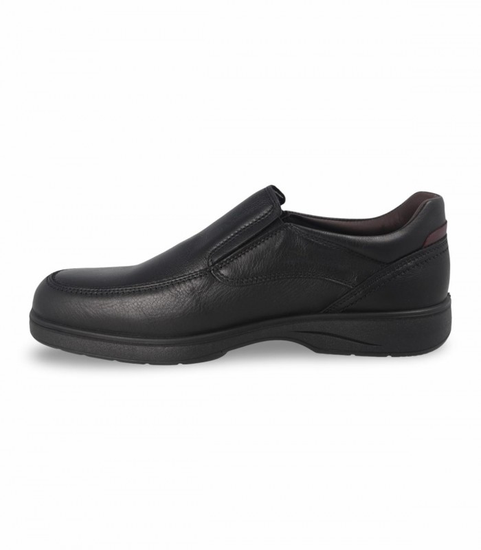 Zapato clásico con elásticos laterales en negro.