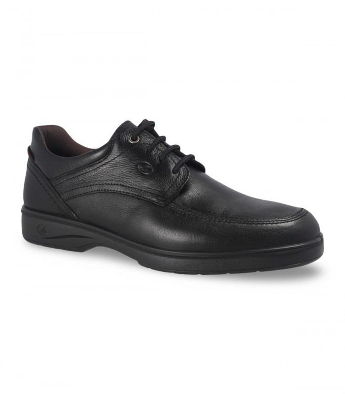 Zapato clásico de cordones en color negro.