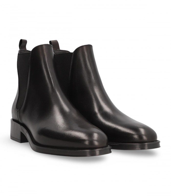Botín Chelsea Another Trend 5713 en piel negra con elásticos y suela baja