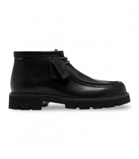 Botín Clarks Cleyhill Top en piel negra con suela dentada
