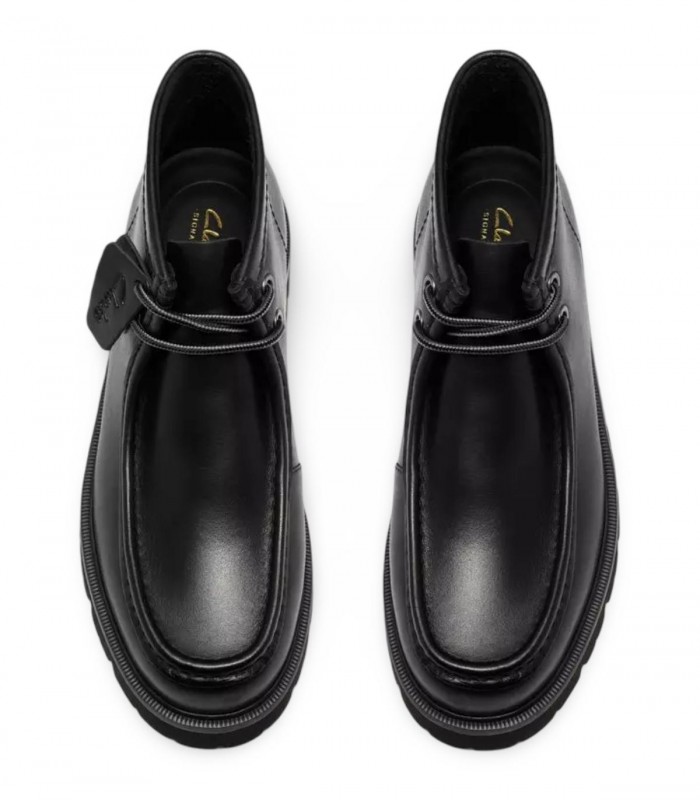 Botín Clarks Cleyhill Top en piel negra con suela dentada
