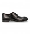 Zapato negro con pespuntes azules