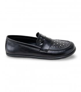 Zapato barefoot Eli Soft 57108 en napa negra con tachitas metálicas