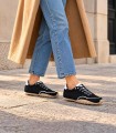 Deportiva barefoot Coqueflex Sena Black negra con suela caramelo y drop cero