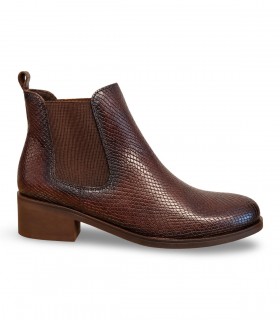 Botín Chelsea Kaola 8401 en piel cuero con grabado serpiente y tacón bajo