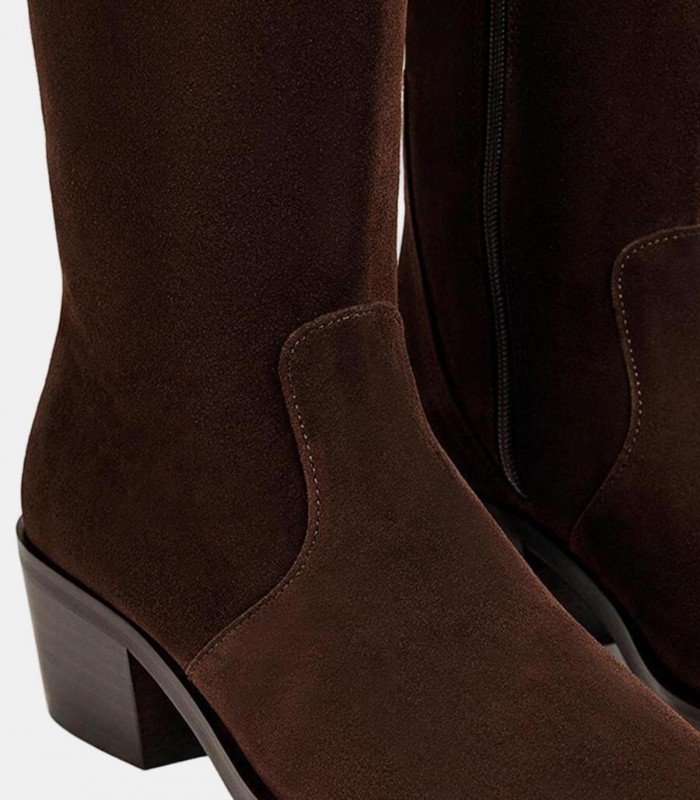 Bota Bryan 5818 en serraje cuero Mustang con caña alta y tacón ancho