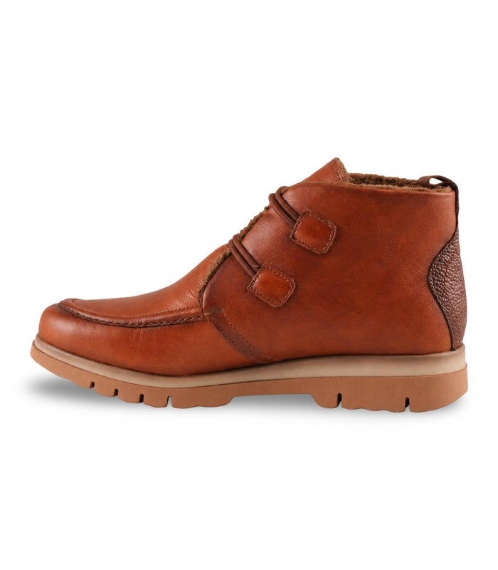 Botín Giorda 25263 en piel color cuero con interior cálido y cordones elásticos