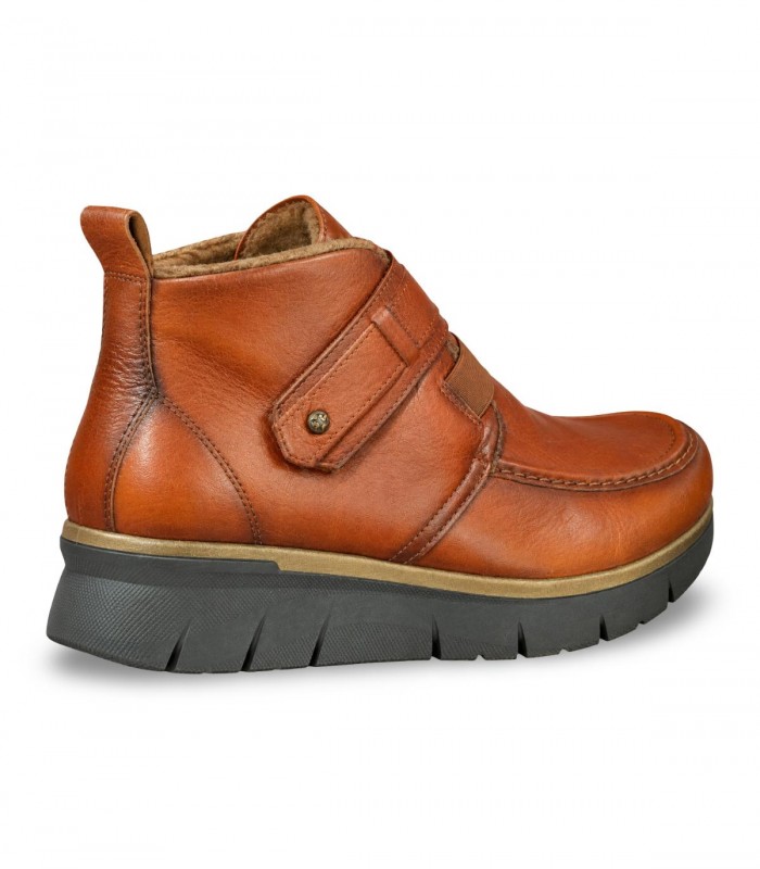 Botín Giorda 25250 en piel color cuero con velcro y piso ancho