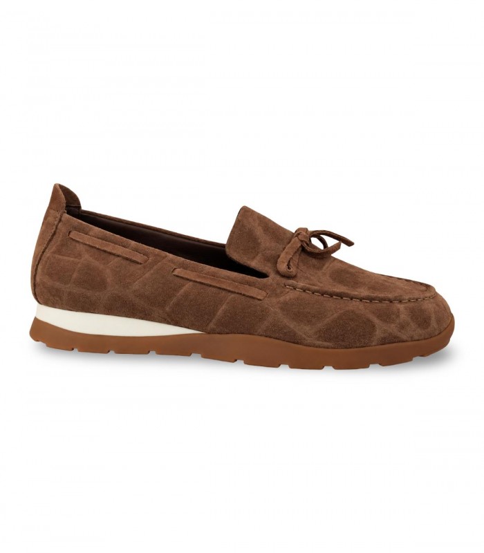 Mocasín deportivo Unisa Dimas taupe con grabado coco y detalle de lazada