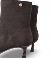Botín TOP3 SS1932 en serraje moka con tacón medio y líneas minimalistas